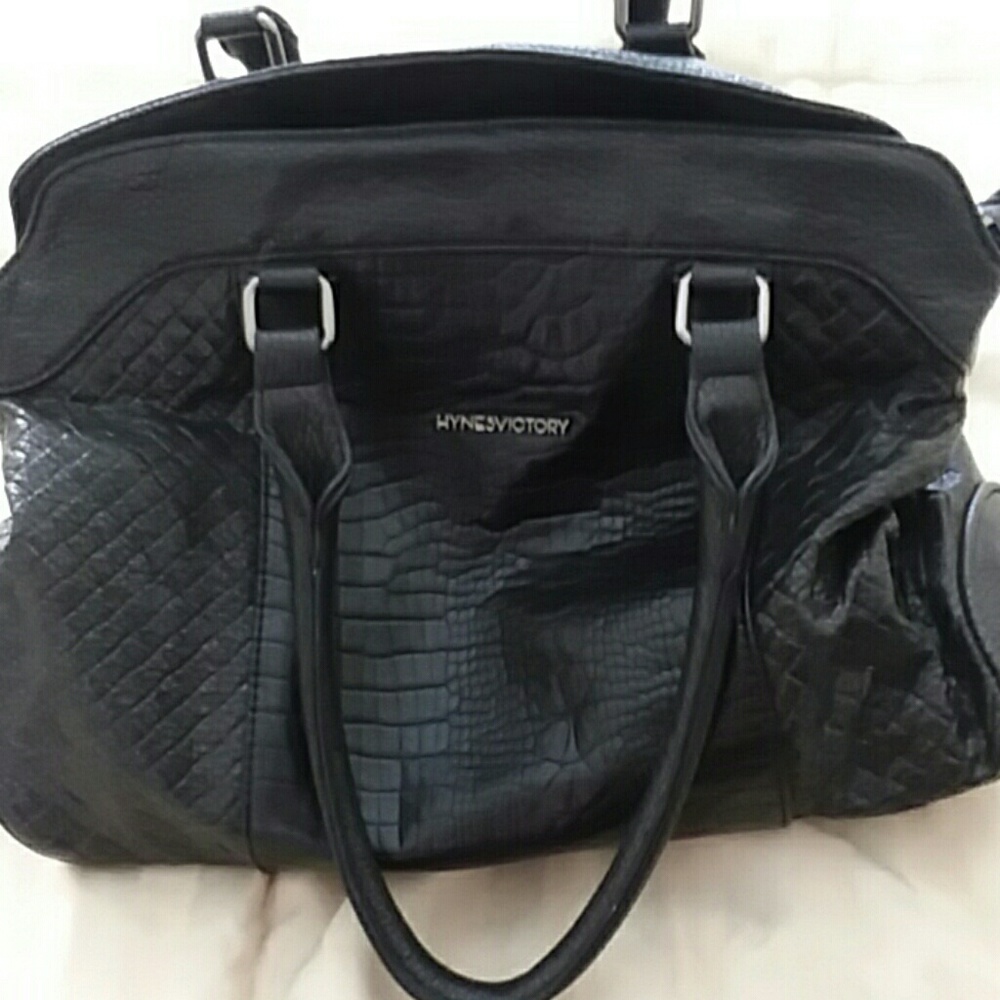 Hynes victory leather pocketbbook new without tag